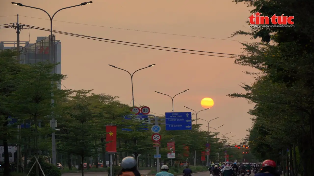 طقس حار وعواصف رعدية متوقعة في مدينة هو تشي منه خلال عطلة 30 أبريل